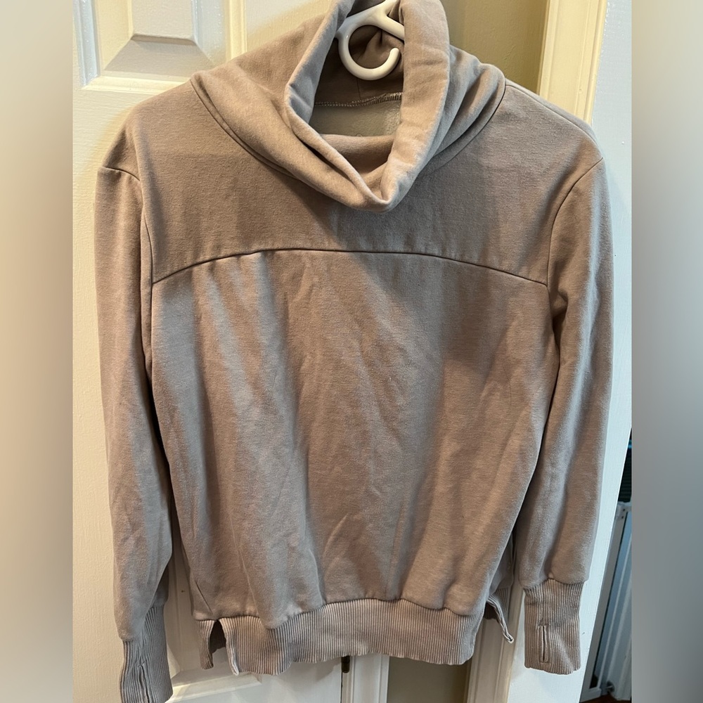 Apana sweatshirt / pullover. Gray.